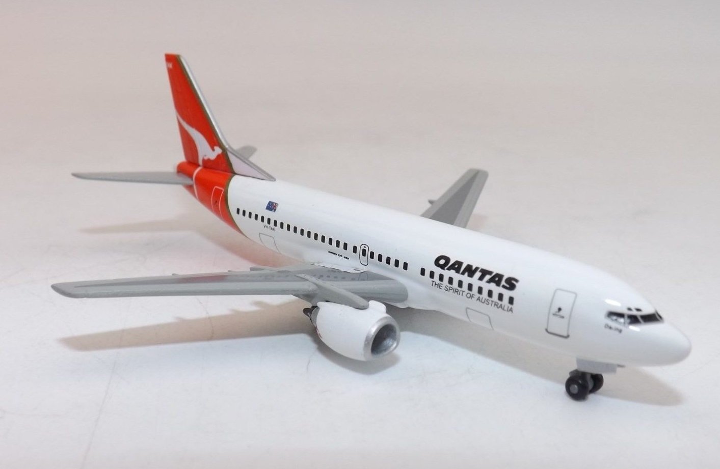 Dragon Wings 55097 Qantas Airways Boeing 737-376 1:400 Scale The